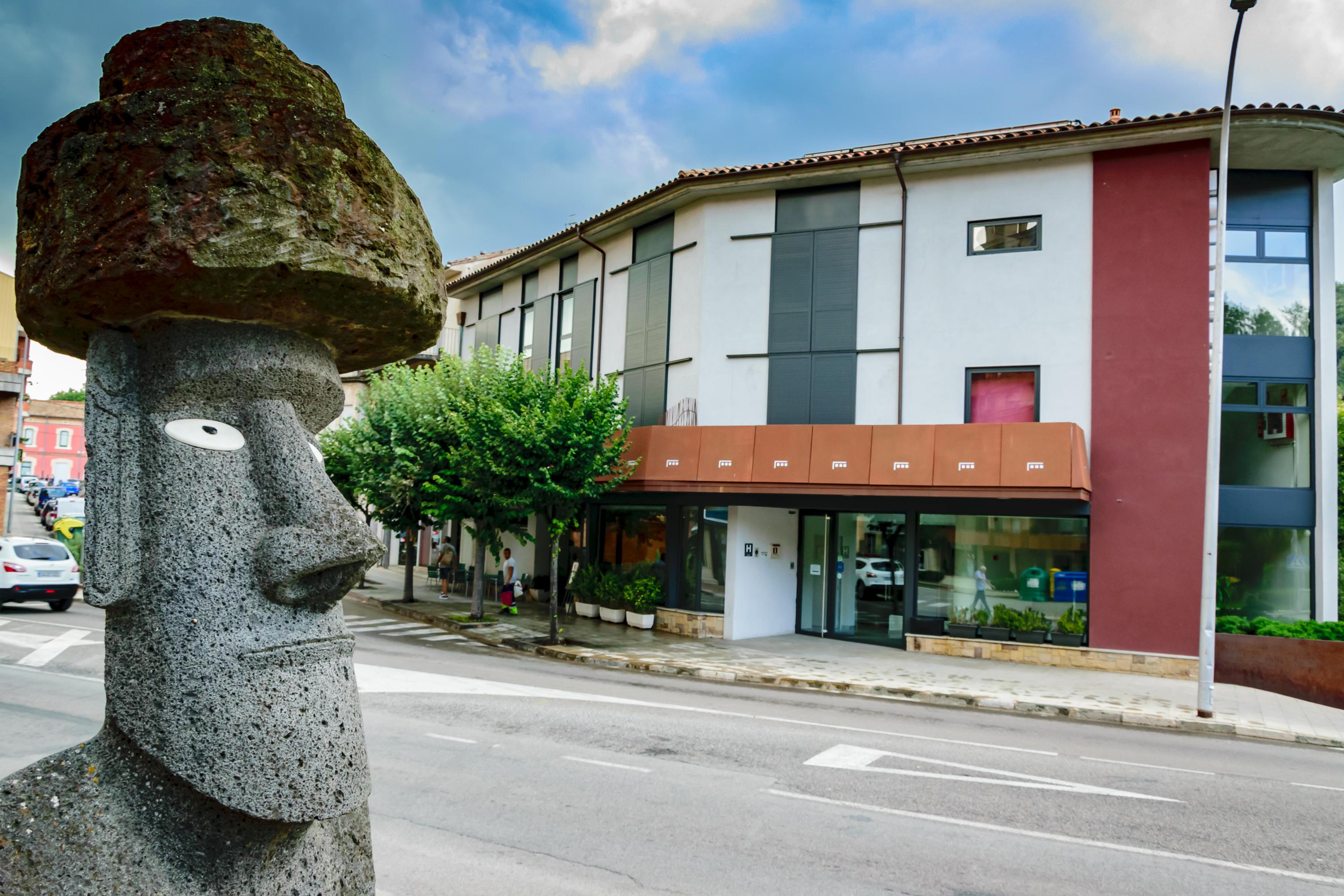 Hotel Estacio (Adults Only) Olot Luaran gambar