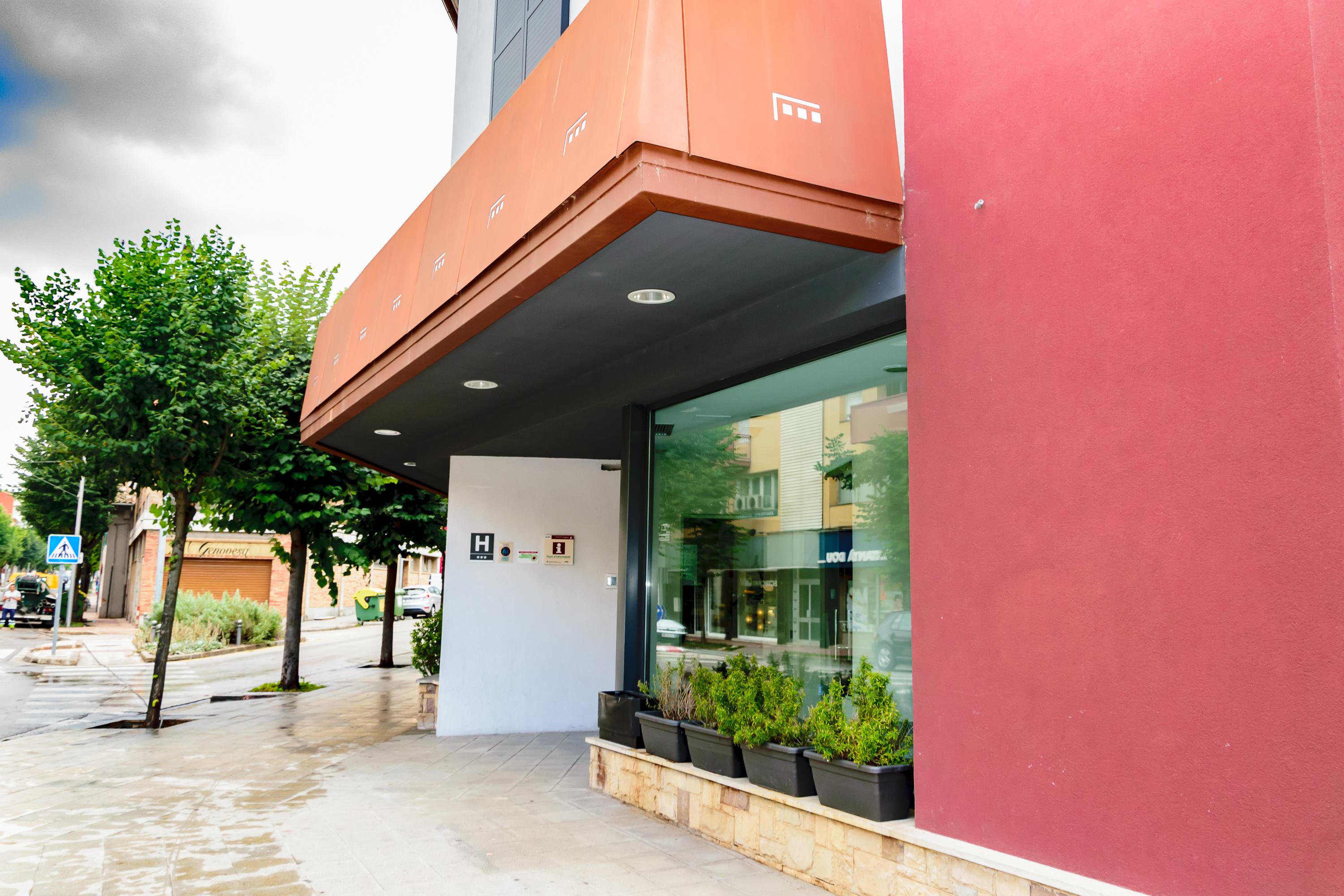Hotel Estacio (Adults Only) Olot Luaran gambar